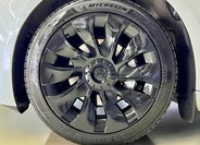 Tesla Model 3 Sedan / Limuzína 0,0 239 kw