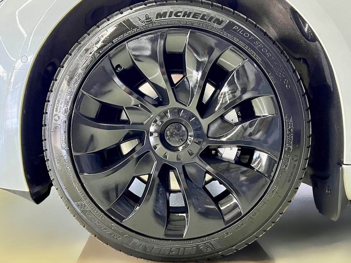 Tesla Model 3 Sedan / Limuzína 0,0 239 kw