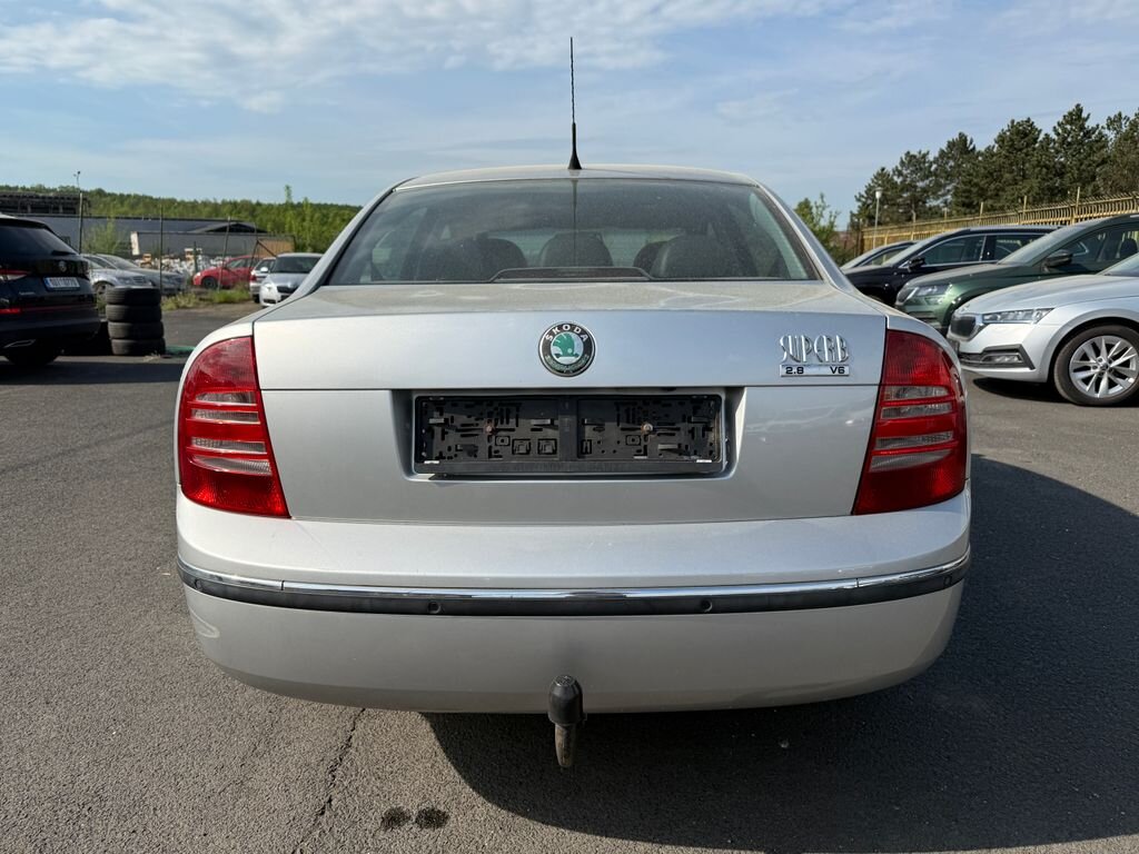 Škoda Superb Sedan / Limuzína 2,8 l 142 kw