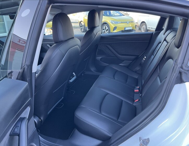 Tesla Model 3 Sedan / Limuzína 0,0 208 kw