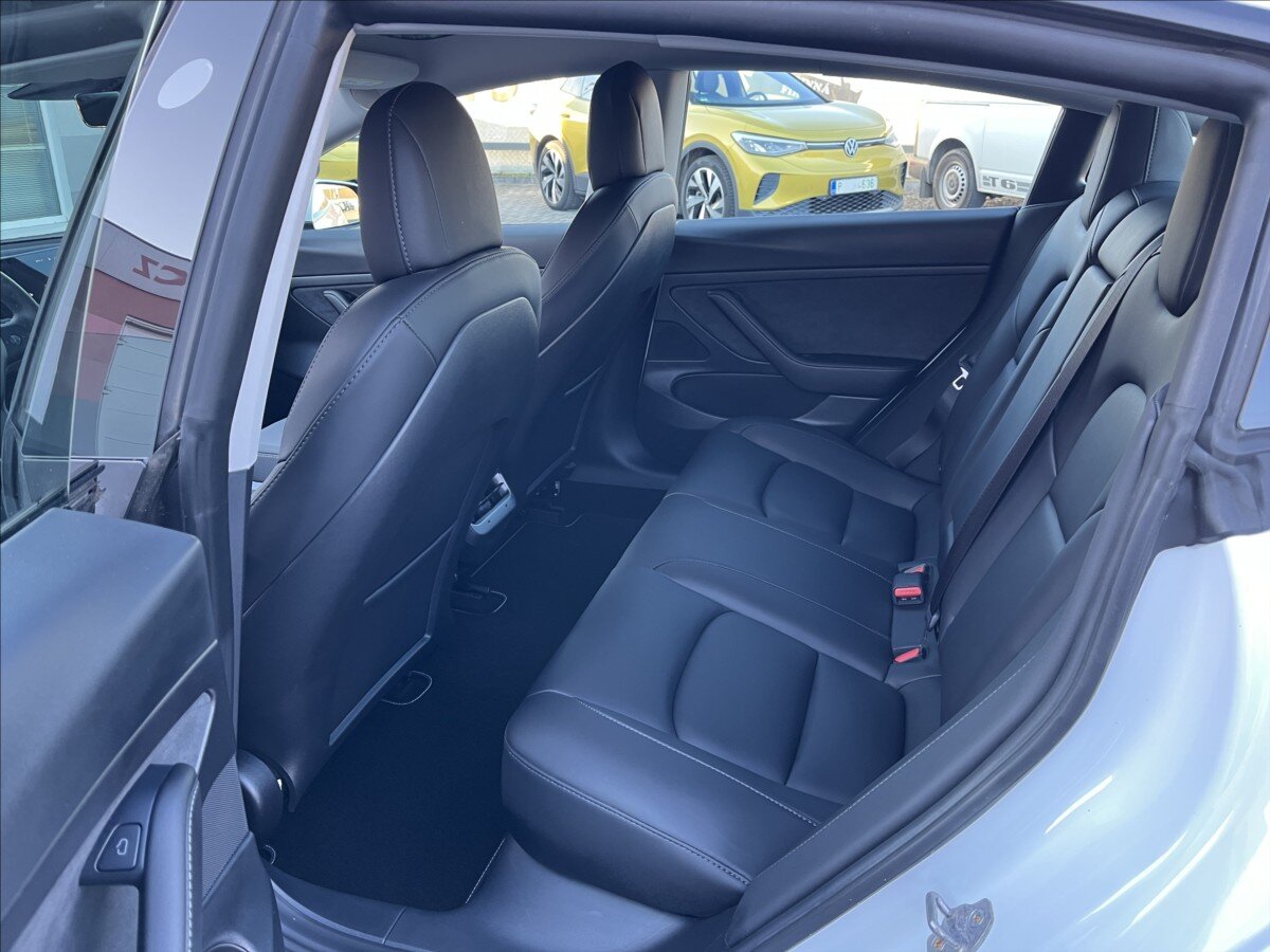 Tesla Model 3 Sedan / Limuzína 0,0 208 kw