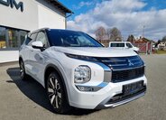 Mitsubishi Outlander SUV 2,4 l 225 kw