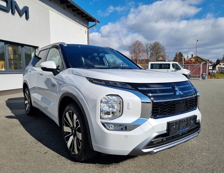 Mitsubishi Outlander SUV 2,4 l 225 kw