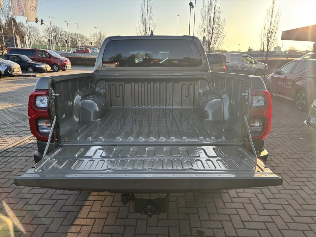 Toyota Hilux Pick-up 2,8 l 150 kw