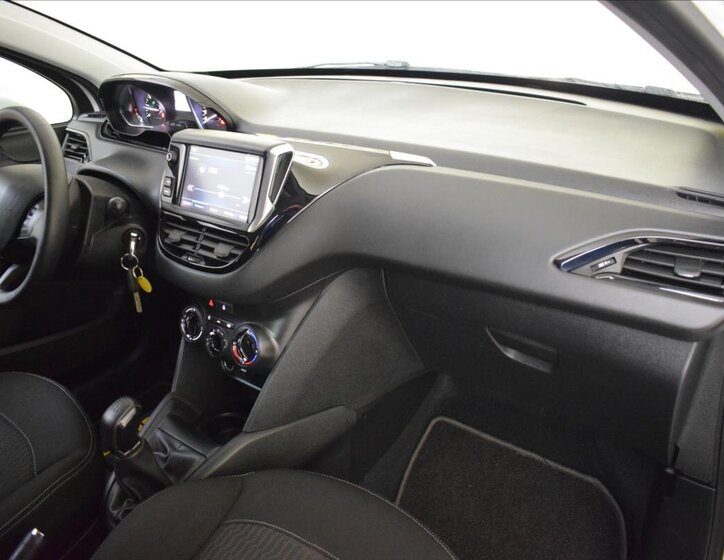 Peugeot 208 Hatchback 1,2 l 60 kw