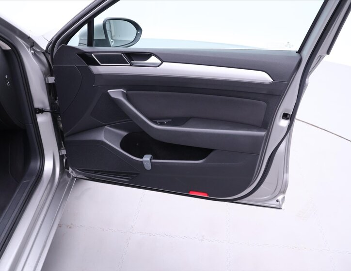 Volkswagen Passat Kombi 1,6 l 88 kw