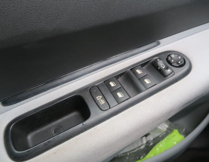 Peugeot 5008 MPV 2,0 l 120 kw