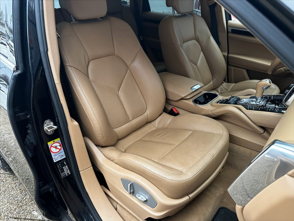 Porsche Cayenne Kombi 4,8 l 294 kw