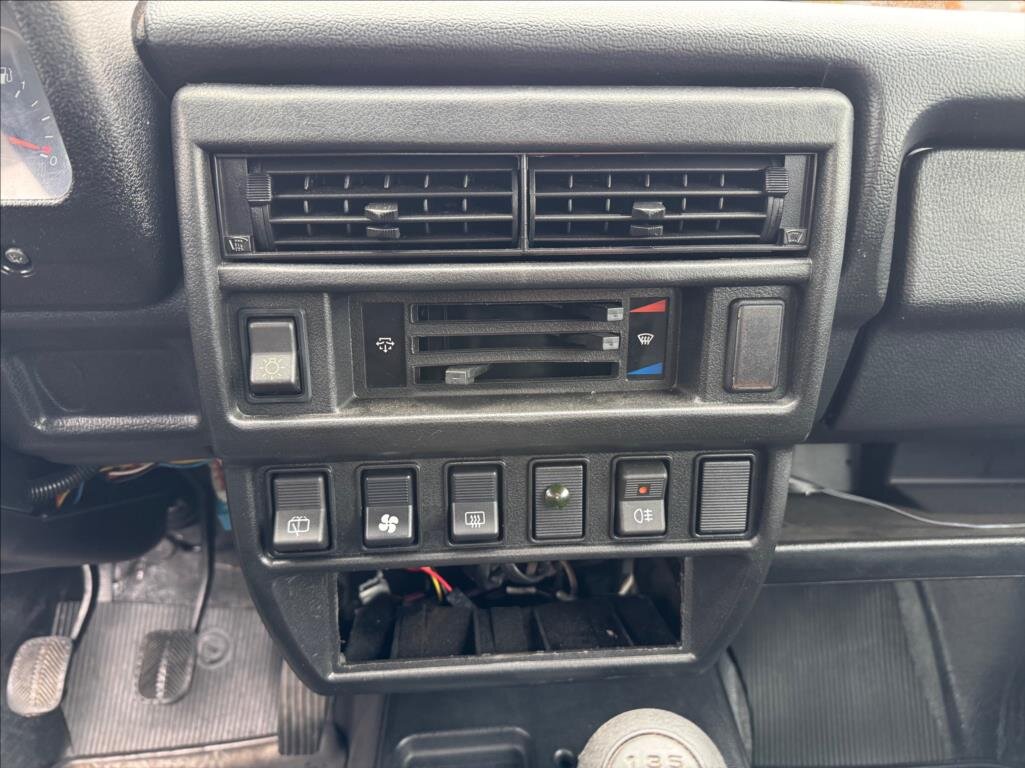 Lada Niva SUV / Terénní 1,7 l 61 kw