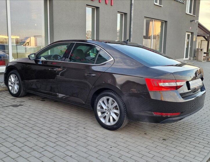 Škoda Superb Liftback 1,5 l 110 kw
