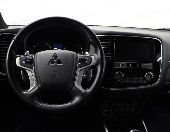 Mitsubishi Outlander SUV / Terénní 2,4 l 99 kw