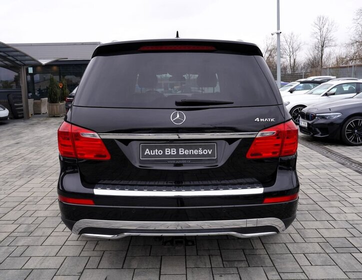 Mercedes-Benz GL SUV / Terénní 4,7 l 320 kw