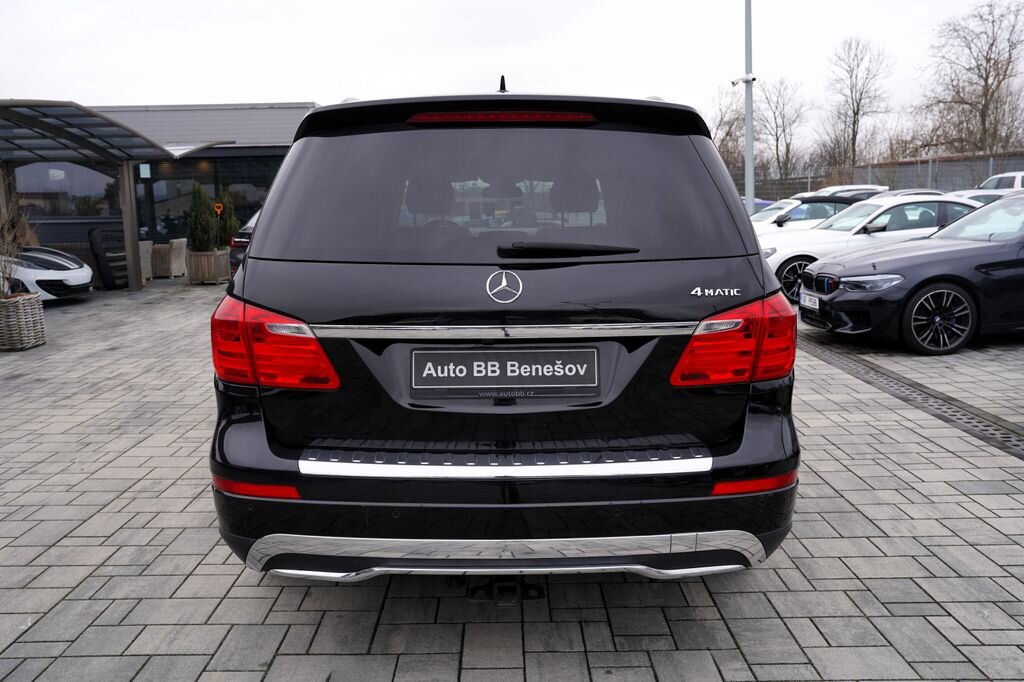 Mercedes-Benz GL SUV / Terénní 4,7 l 320 kw
