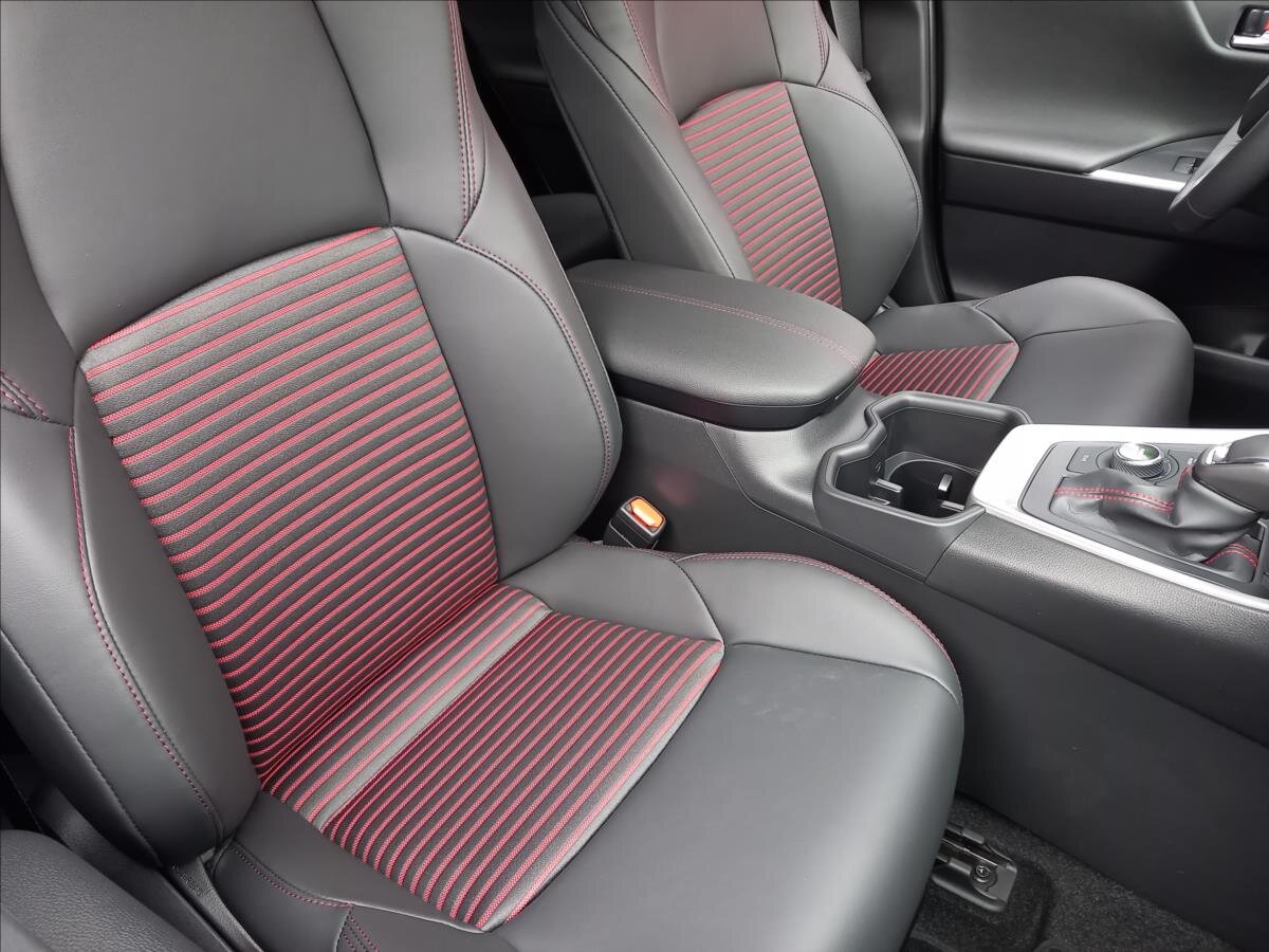 Toyota RAV4 SUV 2,5 l 225 kw