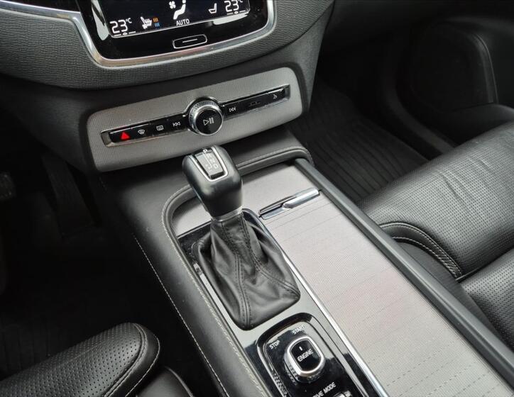 Volvo XC90 16