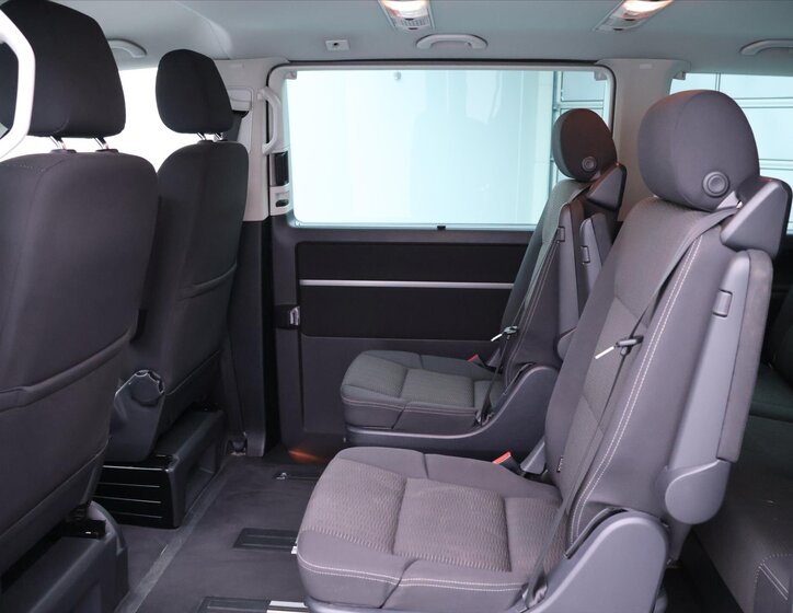 Volkswagen Multivan 16