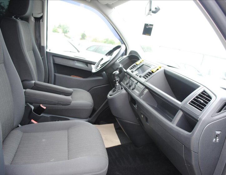 Volkswagen Caravelle 27