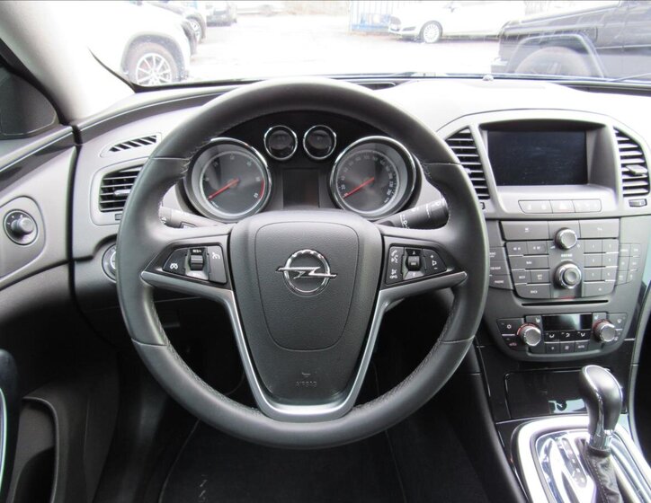 Opel Insignia Sedan / Limuzína 2,0 l 118 kw