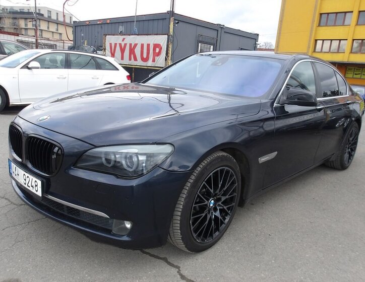 BMW Řada 7 Sedan / Limuzína 3,0 l 180 kw