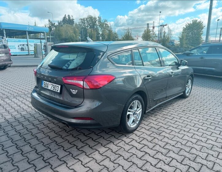 Ford Focus Kombi 999,0 92 kw