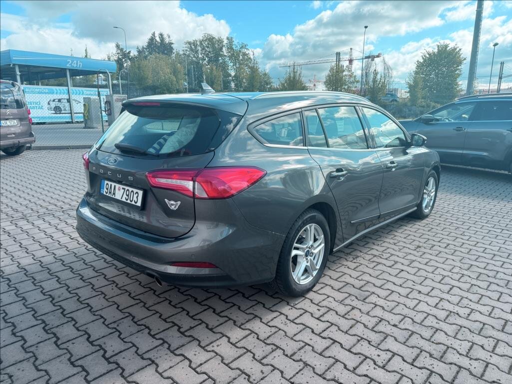 Ford Focus Kombi 999,0 92 kw