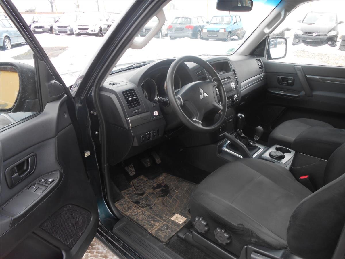 Mitsubishi Pajero SUV 3,2 l 147 kw