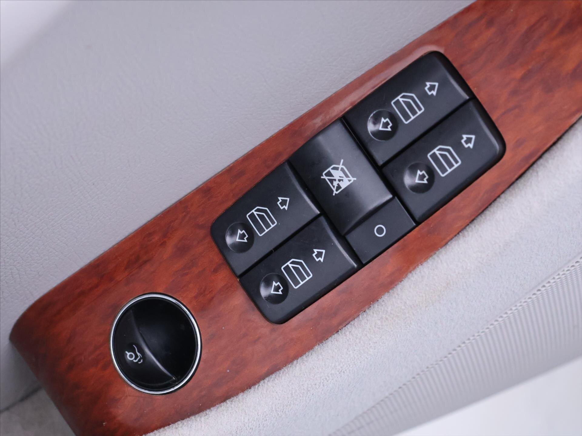 Mercedes-Benz Třídy S Sedan 3,2 l 150 kw