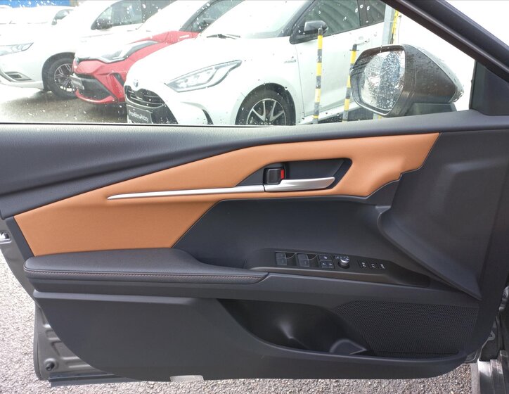 Toyota Camry Sedan / Limuzína 2,5 l 137 kw