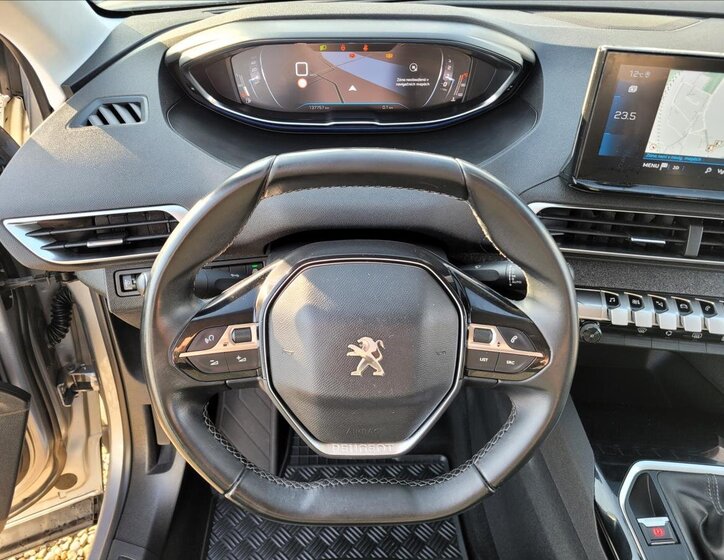 Peugeot 5008 SUV / Terénní 1,5 l 96 kw