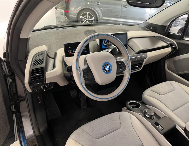 BMW i3 6