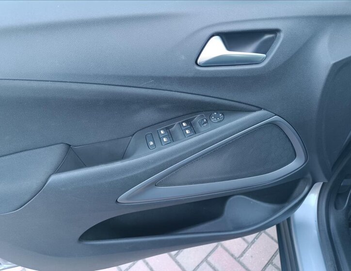 Opel Crossland X SUV / Terénní 1,2 l 81 kw