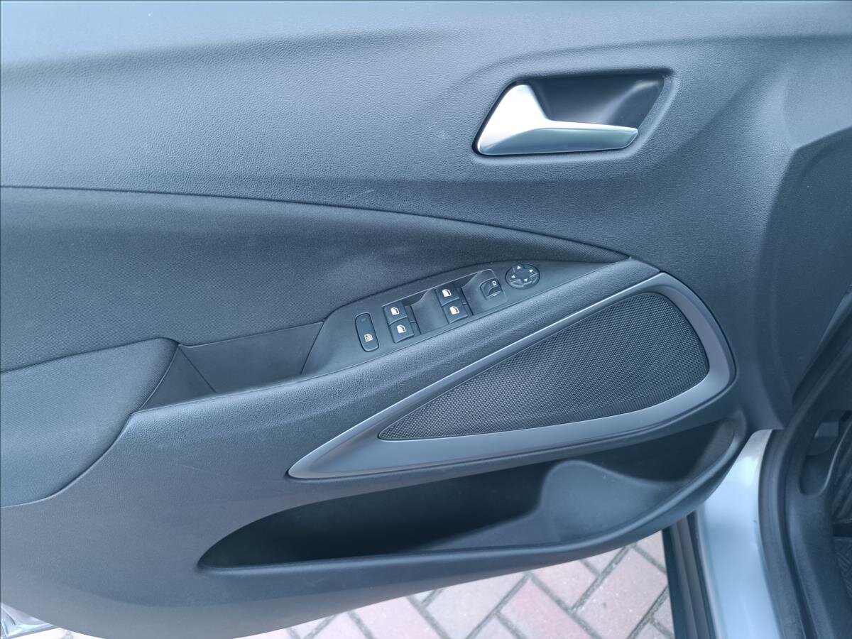 Opel Crossland X SUV / Terénní 1,2 l 81 kw