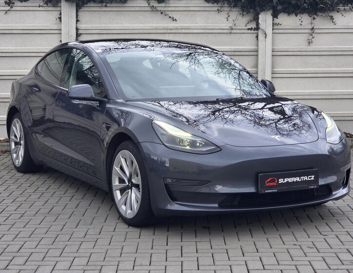 Tesla Model 3 Sedan 0,0 366 kw
