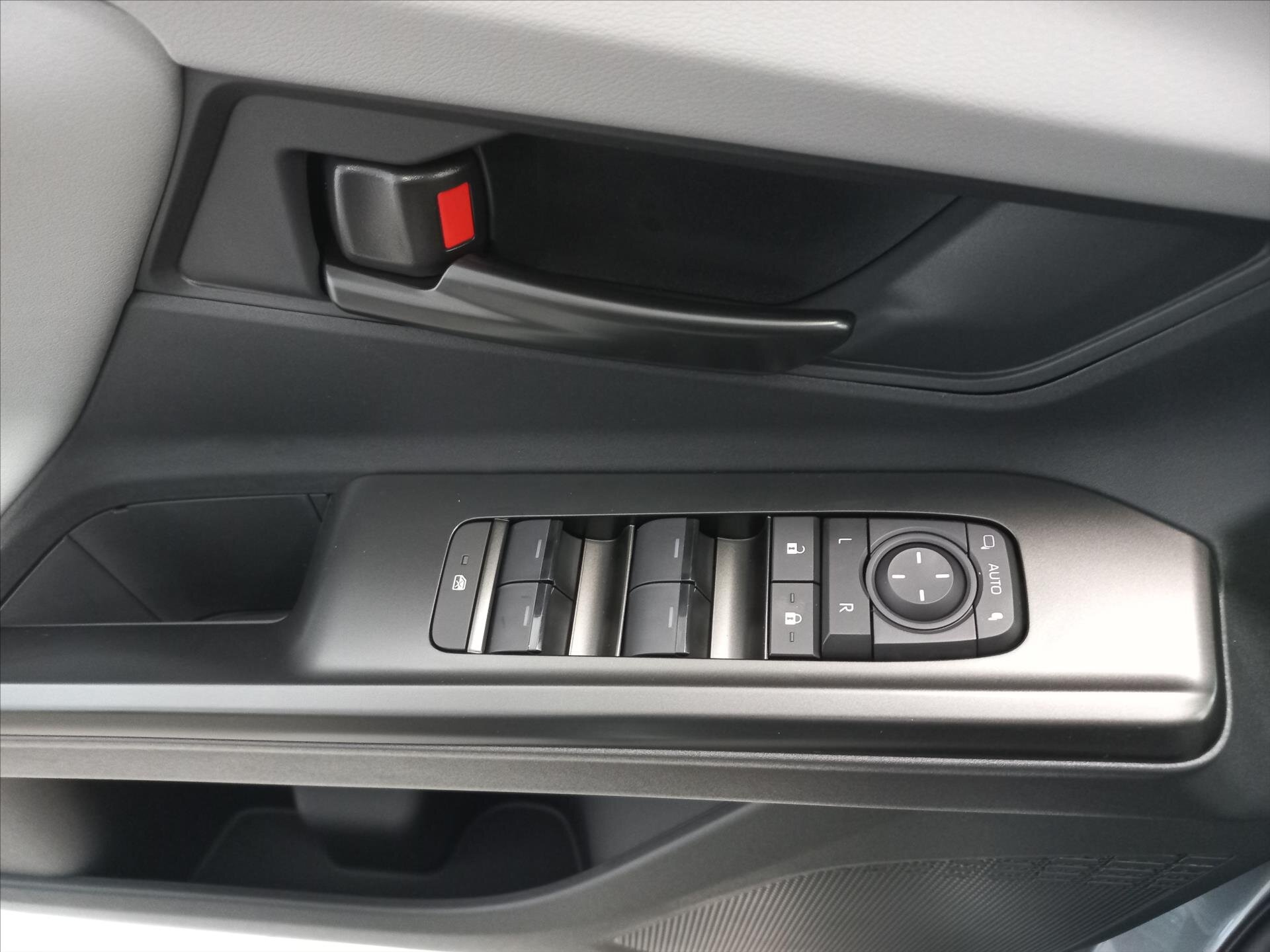 Toyota C-HR CUV / Crossover 0,0 252 kw