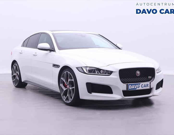 Jaguar XE 1