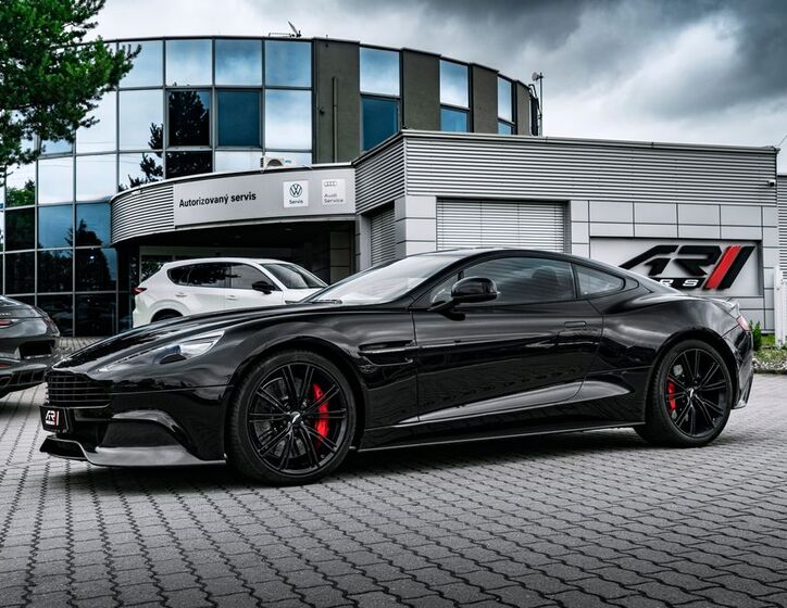 Aston Martin Vanquish 32