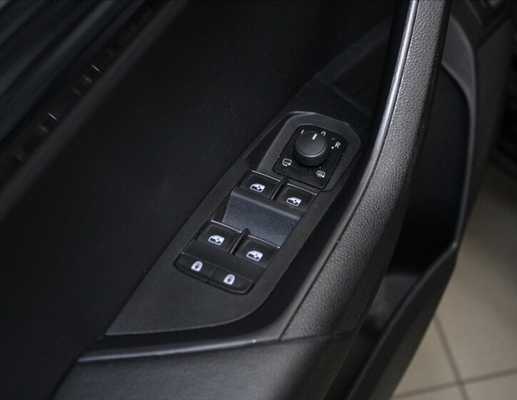 Škoda Karoq SUV 1,6 l 85 kw