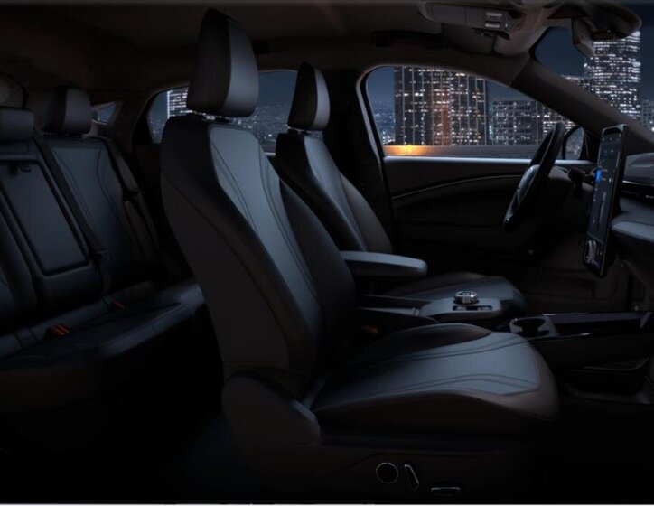 Ford Mustang Mach-E SUV 0,0 216 kw