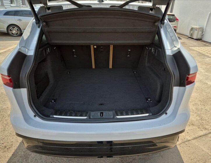 Jaguar F-Pace SUV / Terénní 2,0 l 150 kw