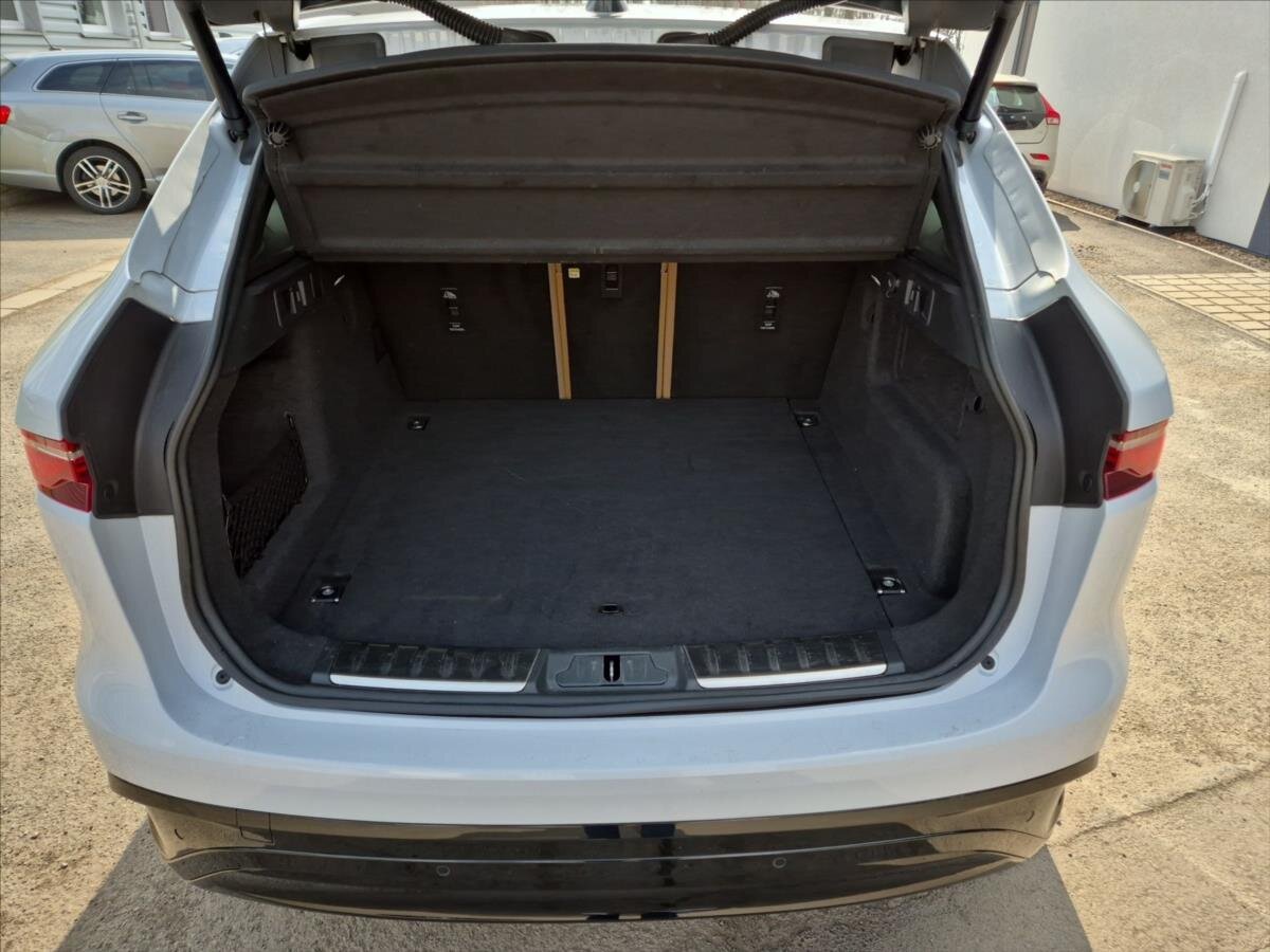 Jaguar F-Pace SUV / Terénní 2,0 l 150 kw