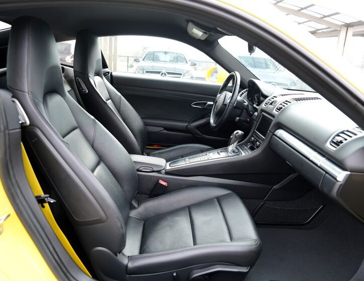 Porsche Cayman 26