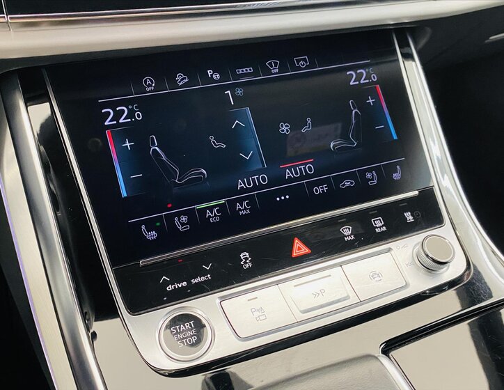 Audi Q8 SUV / Terénní 3,0 l 210 kw