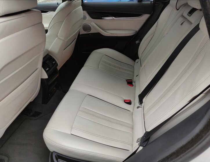 BMW X6 SUV 3,0 l 230 kw