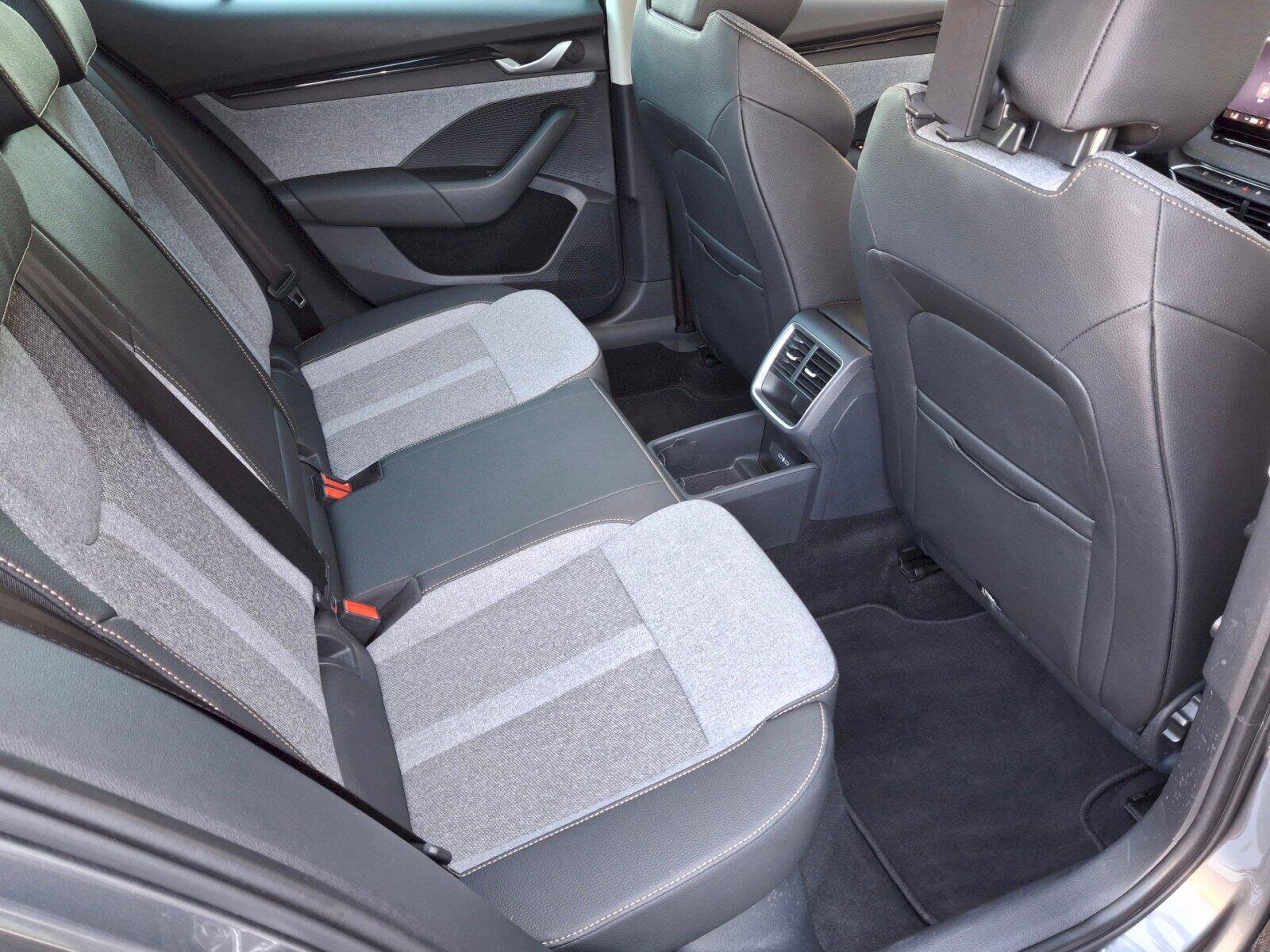 Škoda Octavia Sedan / Limuzína 1,5 l 110 kw