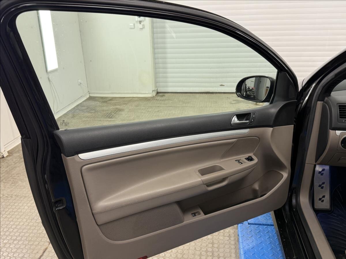 Volkswagen Golf Kombi 3,2 l 184 kw