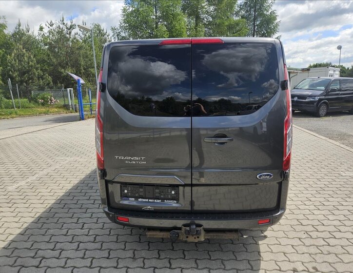 Ford Tourneo Custom 5