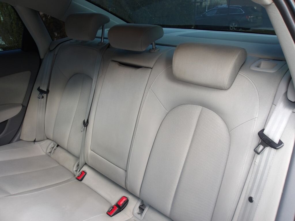 Audi A6 Sedan / Limuzína 3,0 l 150 kw