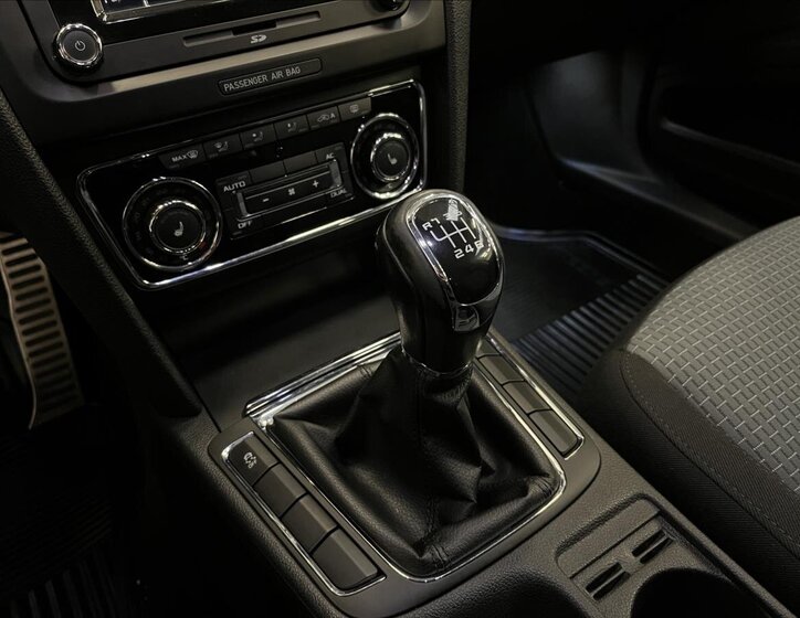 Škoda Superb Liftback 2,0 l 103 kw