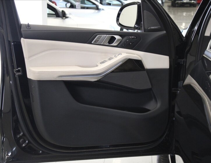 BMW X7 SUV / Terénní 3,0 l 195 kw