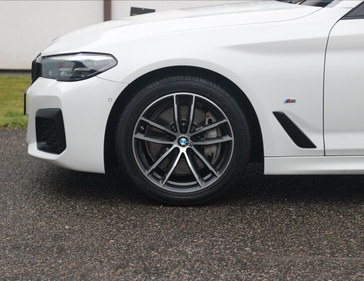 BMW Řada 5 Kombi 3,0 l 210 kw